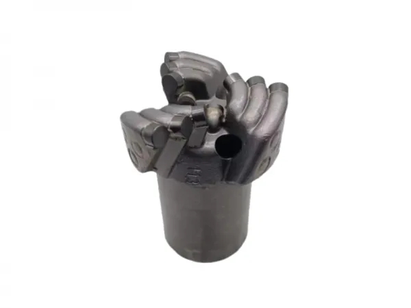 Broca empotrada en espiral de tres alas